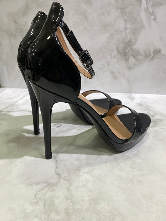 Sandalo con tacco nero