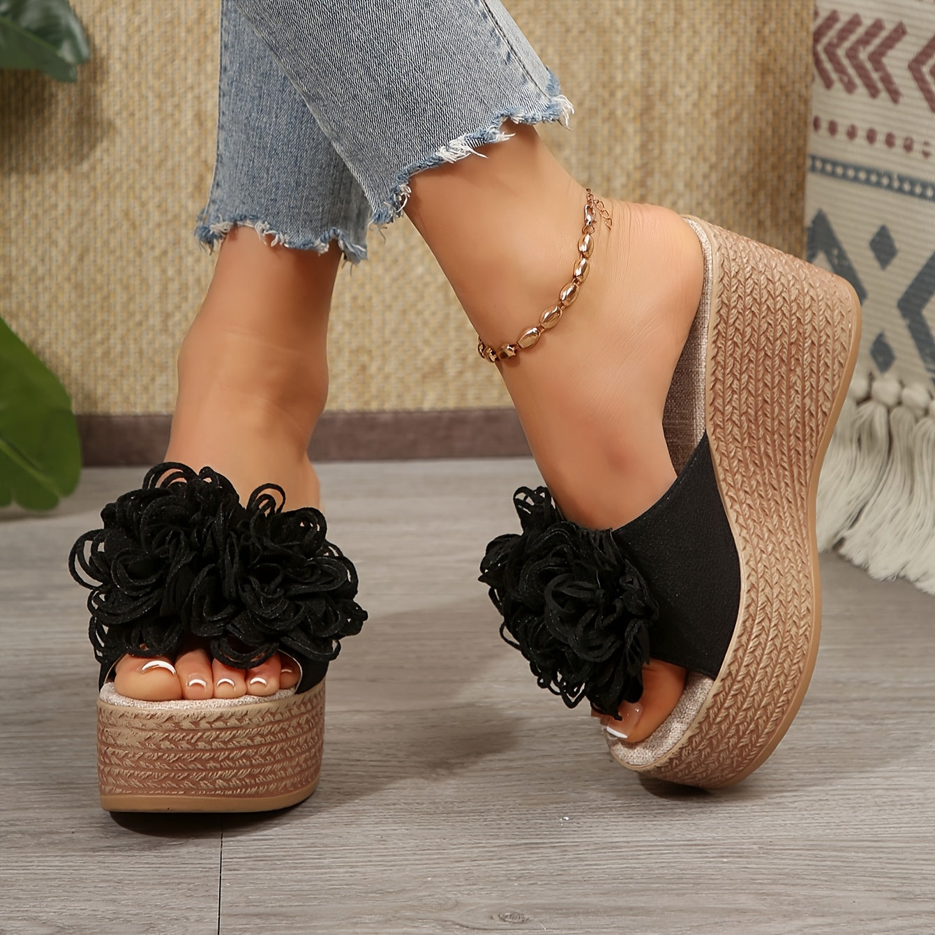 Zeppe con Fiori Applicati e Punta Aperta – Slip-On Estive ZGS