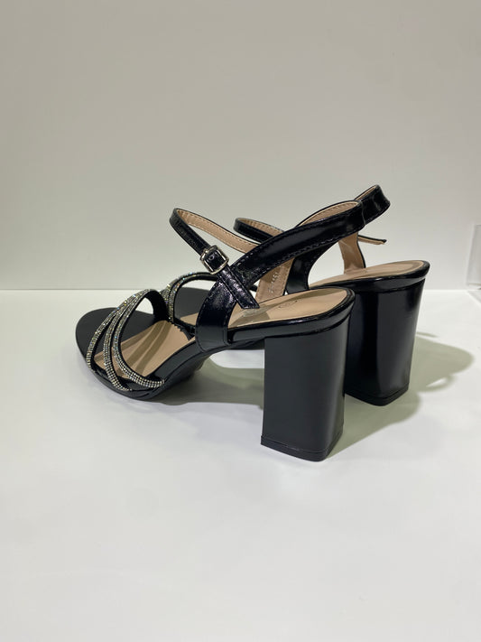 Sandali neri eleganti con tacco largo