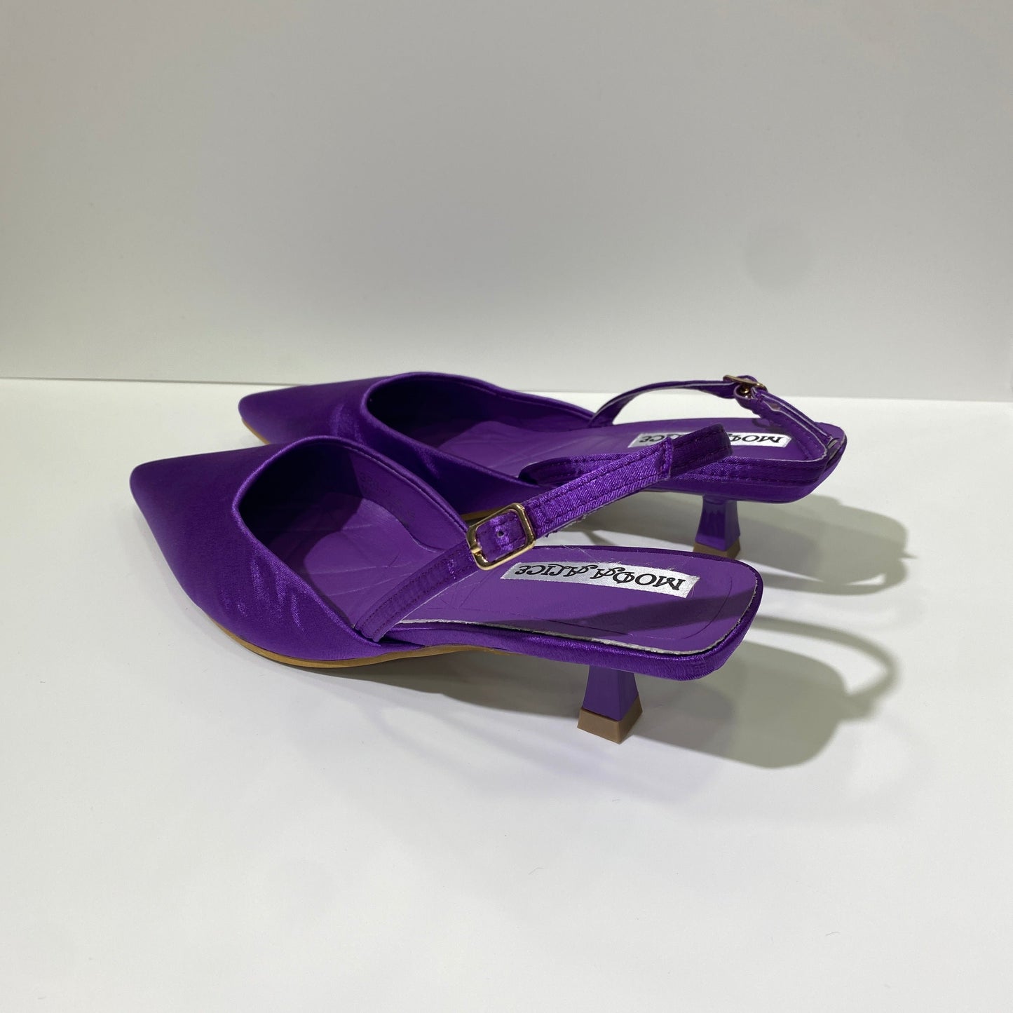 Sandali viola in raso tacco a rocchetto