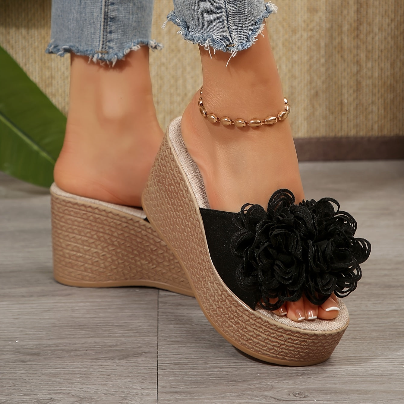 Zeppe con Fiori Applicati e Punta Aperta – Slip-On Estive ZGS
