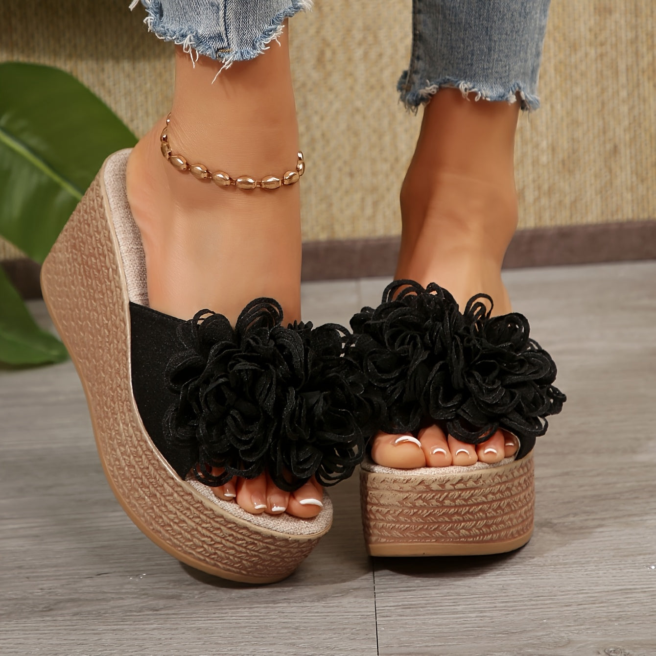 Zeppe con Fiori Applicati e Punta Aperta – Slip-On Estive ZGS