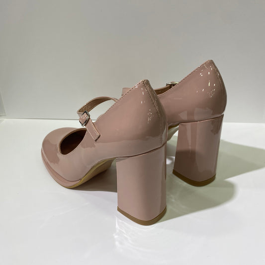 Décolleté in vernice rosa con punta quadrata