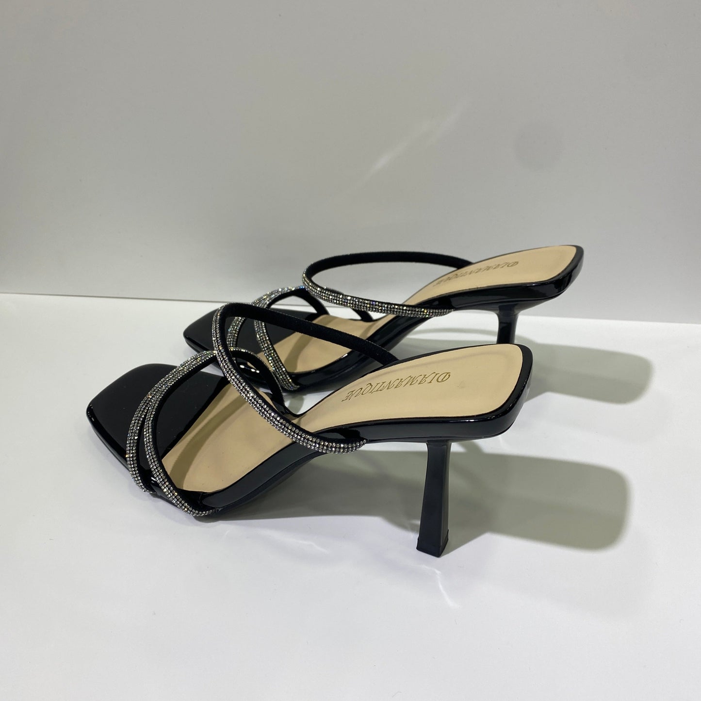 Sandali neri aperti con brillantini