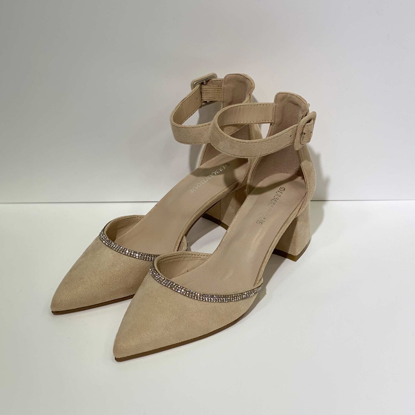 Décolleté con tacco largo in camoscio beige e strass