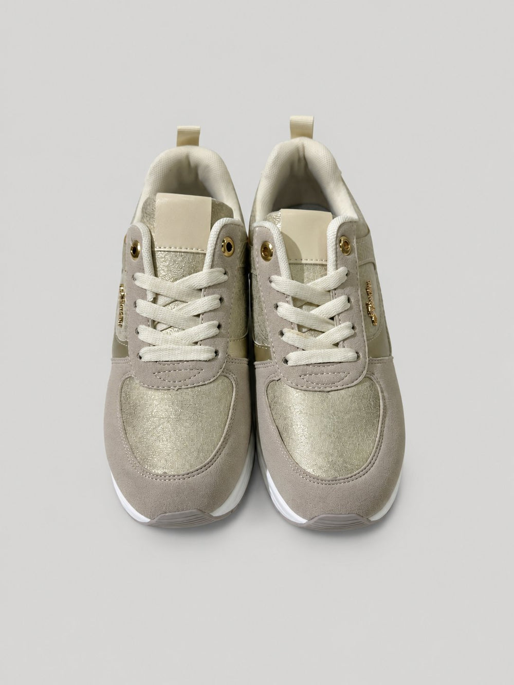 Sneakers ASHA, colore beige, vista frontale dall’alto: punta arrotondata e lacci.