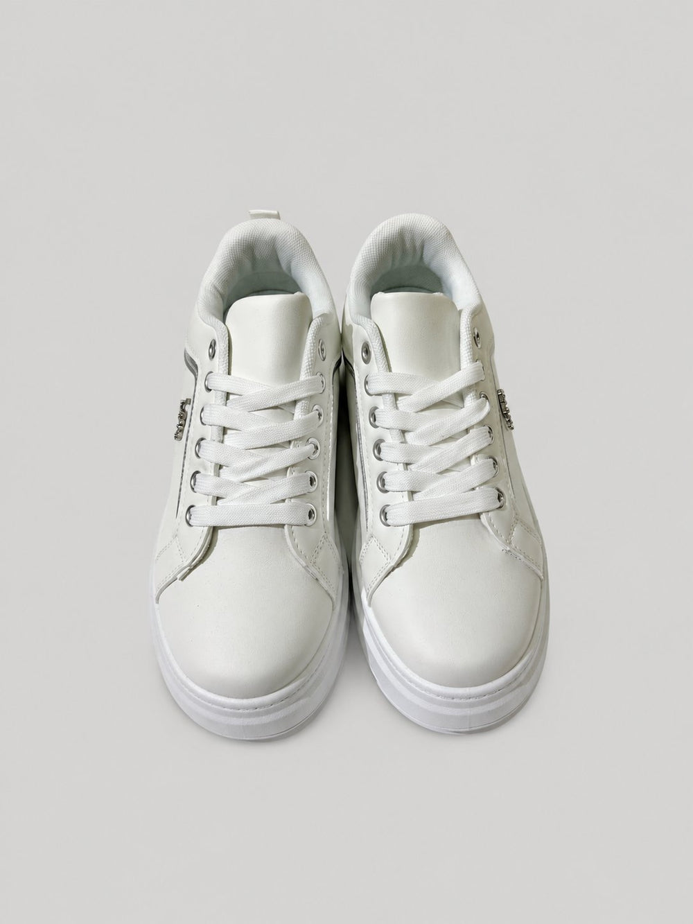 Sneakers ALLEGRA, colore bianco, vista frontale dall’alto: punta arrotondata e lacci.