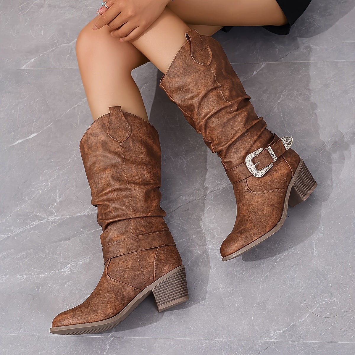 Stivale texano slip-on con fibbia – tacco medio e punta tonda