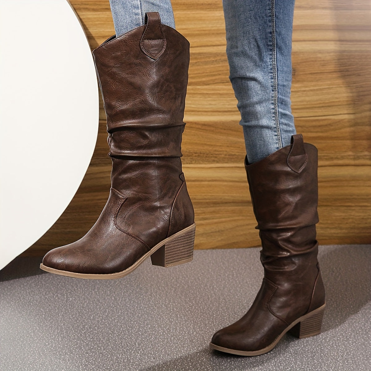 Stivale texano con taglio a V e tacco chunky
