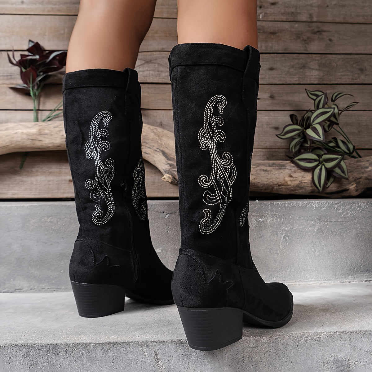 Stivale texano ricamato con zip laterale