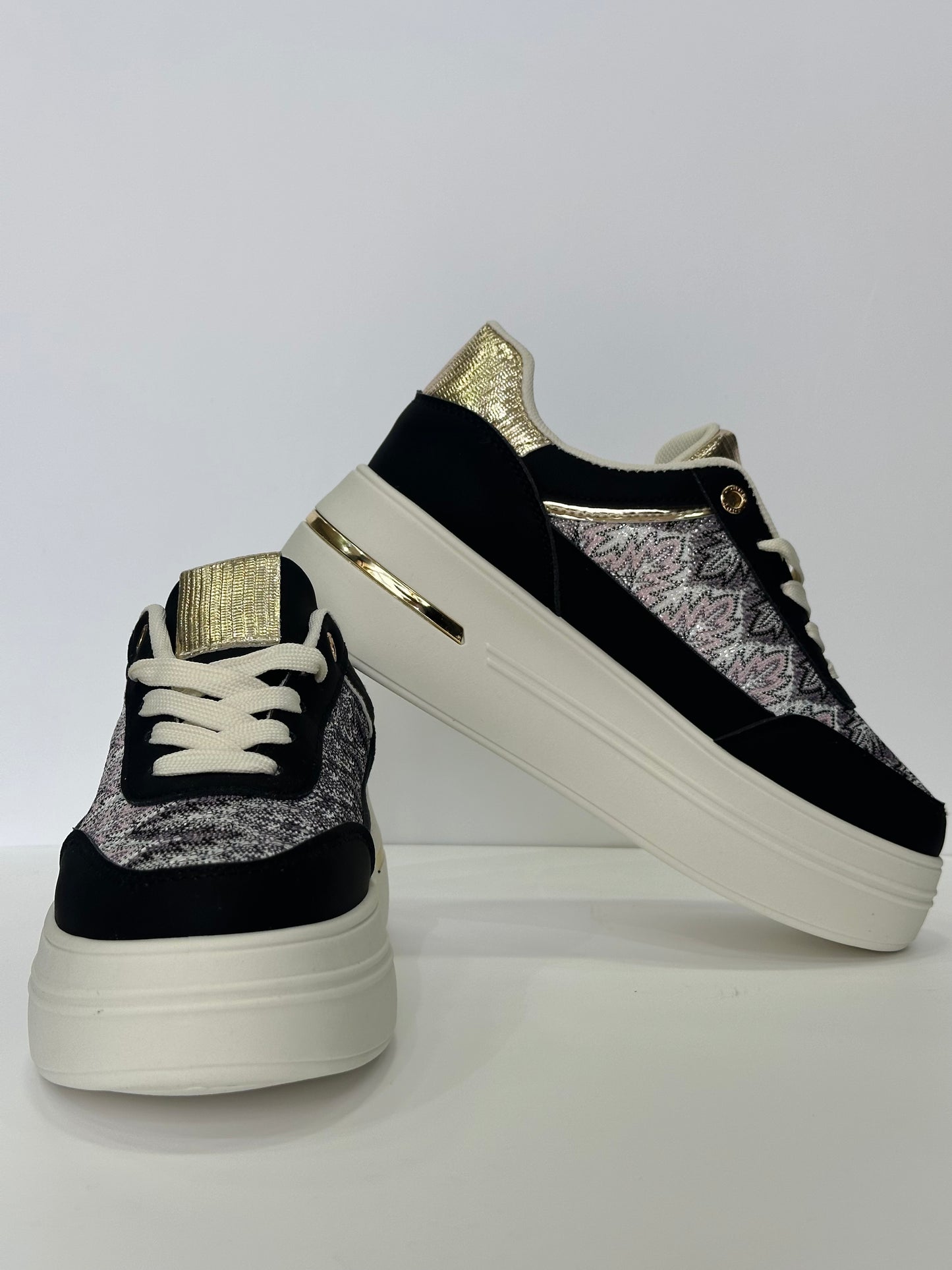 MARTA – sneakers nera con para alta