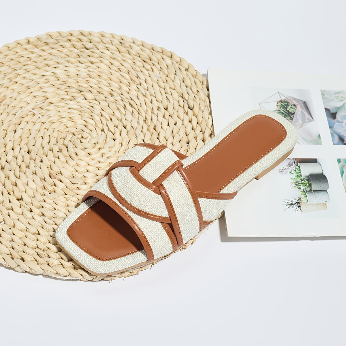 Women'S Stylish Flat Sandals with Cross Straps And Contrasting Colors