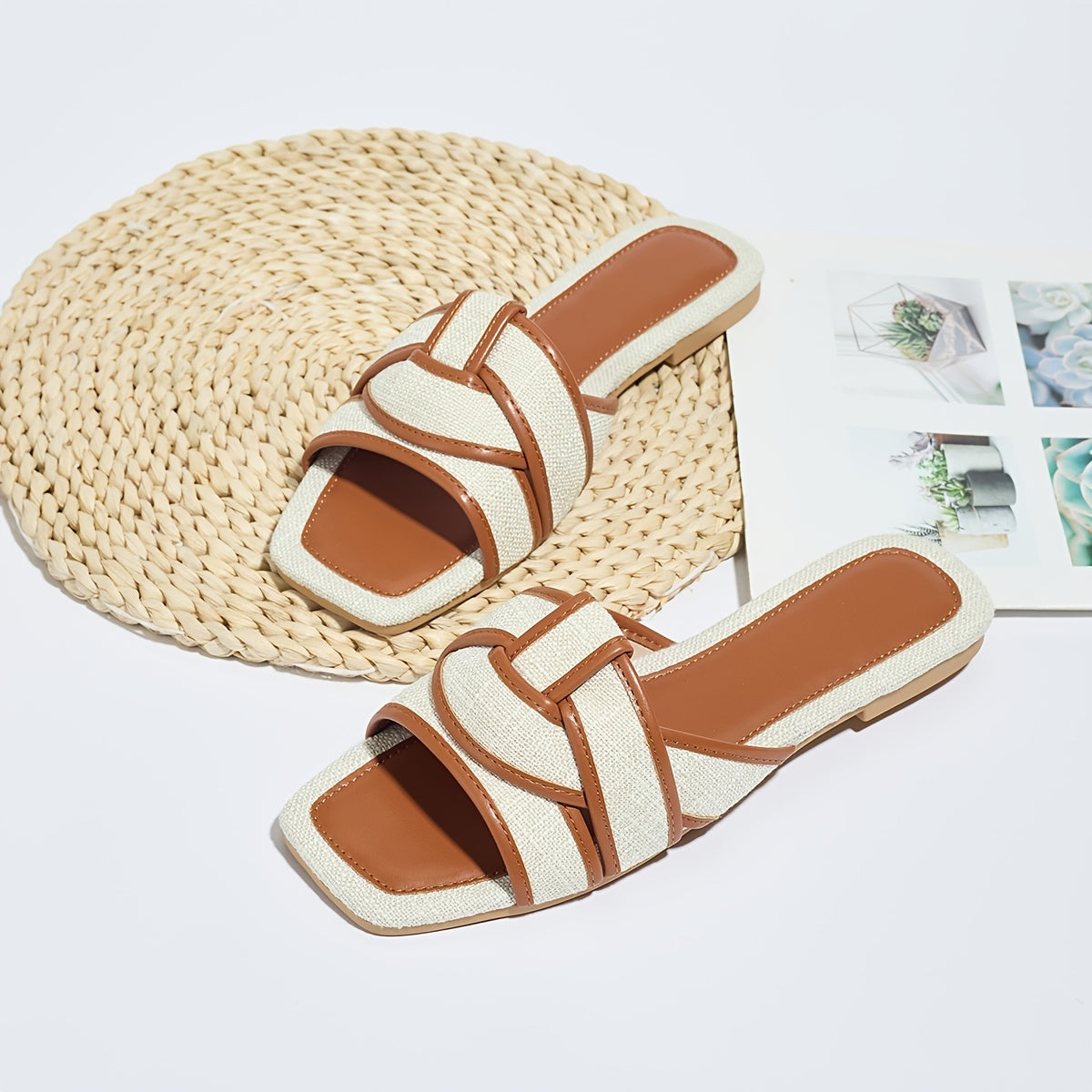 Women'S Stylish Flat Sandals with Cross Straps And Contrasting Colors