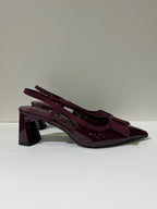 Slingback ZELDA, colore rosso, vista laterale: finitura effetto vernice, tacco a blocco sagomato.