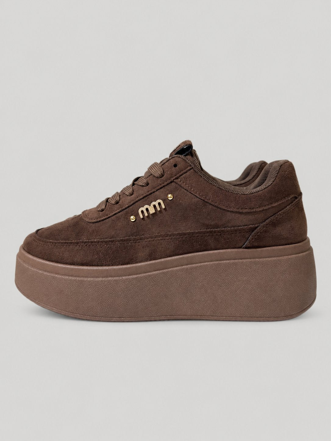 Sneakers AILSA, colore marrone, vista del lato opposto: finitura effetto scamosciato, suola platform.