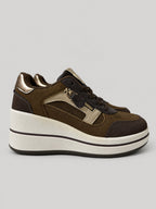 Sneakers ENYA, colore marrone, vista laterale: finitura con inserti a contrasto, suola platform.