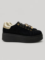 Sneakers NOVA, colore nero, vista laterale: finitura effetto scamosciato, suola platform.