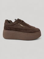 Sneakers AILSA, colore marrone, vista laterale: finitura effetto scamosciato, suola platform.