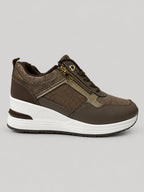 Sneakers NOLA, colore marrone, vista laterale: finitura con inserti texturizzati.
