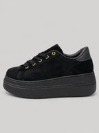 Sneakers DALIA, colore nero, vista del lato opposto: finitura effetto scamosciato, suola platform.