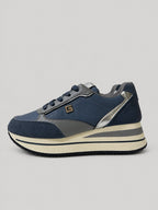 Sneakers ZARA, colore blu, vista del lato opposto: finitura con pannelli a contrasto, suola platform.
