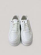 Sneakers SUMMER, colore bianco, vista frontale dall’alto: punta arrotondata e lacci.