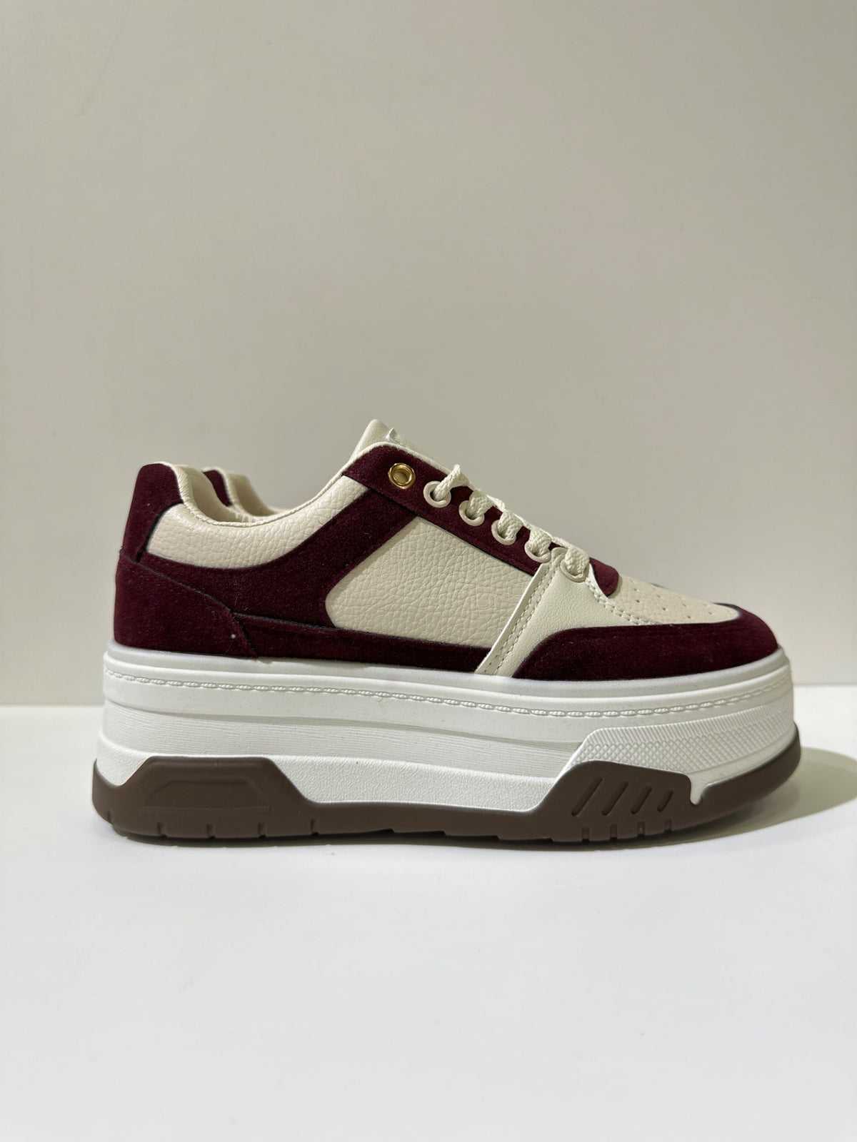 Sneakers SUMMER, colore rosso, vista laterale: finitura liscia, suola platform.
