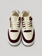 Sneakers SUMMER, colore rosso, vista frontale dall’alto: punta arrotondata e lacci.