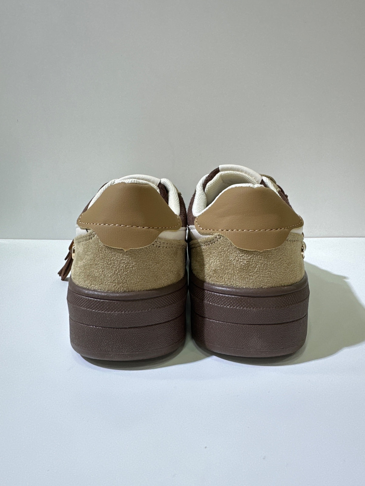 Sneakers EMI, colore marrone, vista posteriore: suola platform.