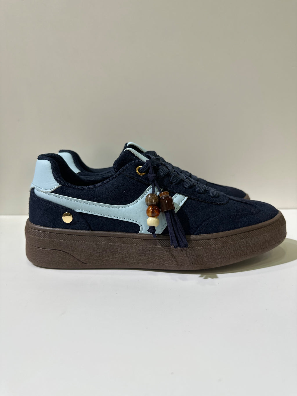 Sneakers EMI, colore blu, vista laterale: finitura con pannelli texturizzati, suola platform.