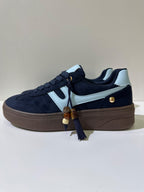 Sneakers EMI, colore blu, vista del lato opposto: finitura con pannelli texturizzati, suola platform.