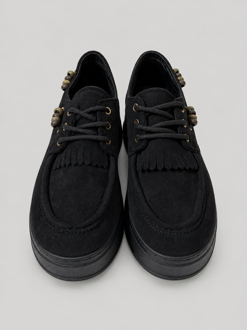 Sneakers OPAL, colore nero, vista frontale dall’alto: punta arrotondata e lacci.