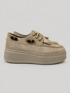 Sneakers OPAL, colore sabbia, vista laterale: finitura effetto scamosciato, suola platform.